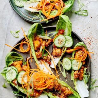 Sticky honing-sesam kip in slaschuitjes Sticky honing sesam kip in slaschuitjes